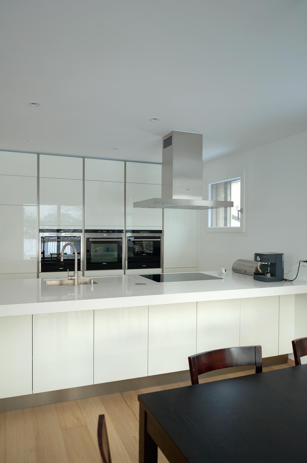 yfzIR_2300_lola-pont_rouge_c_nathalie_racheter_2300_-interieur14.jpg